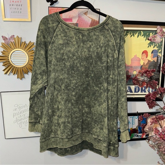 Acid Wash Round Neck Woman's Sweatshirt - Picture 1 of 7